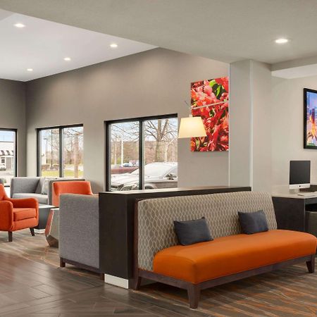 La Quinta Inn & Suites By Wyndham St Louis Route 66 Windsor Springs Eksteriør billede