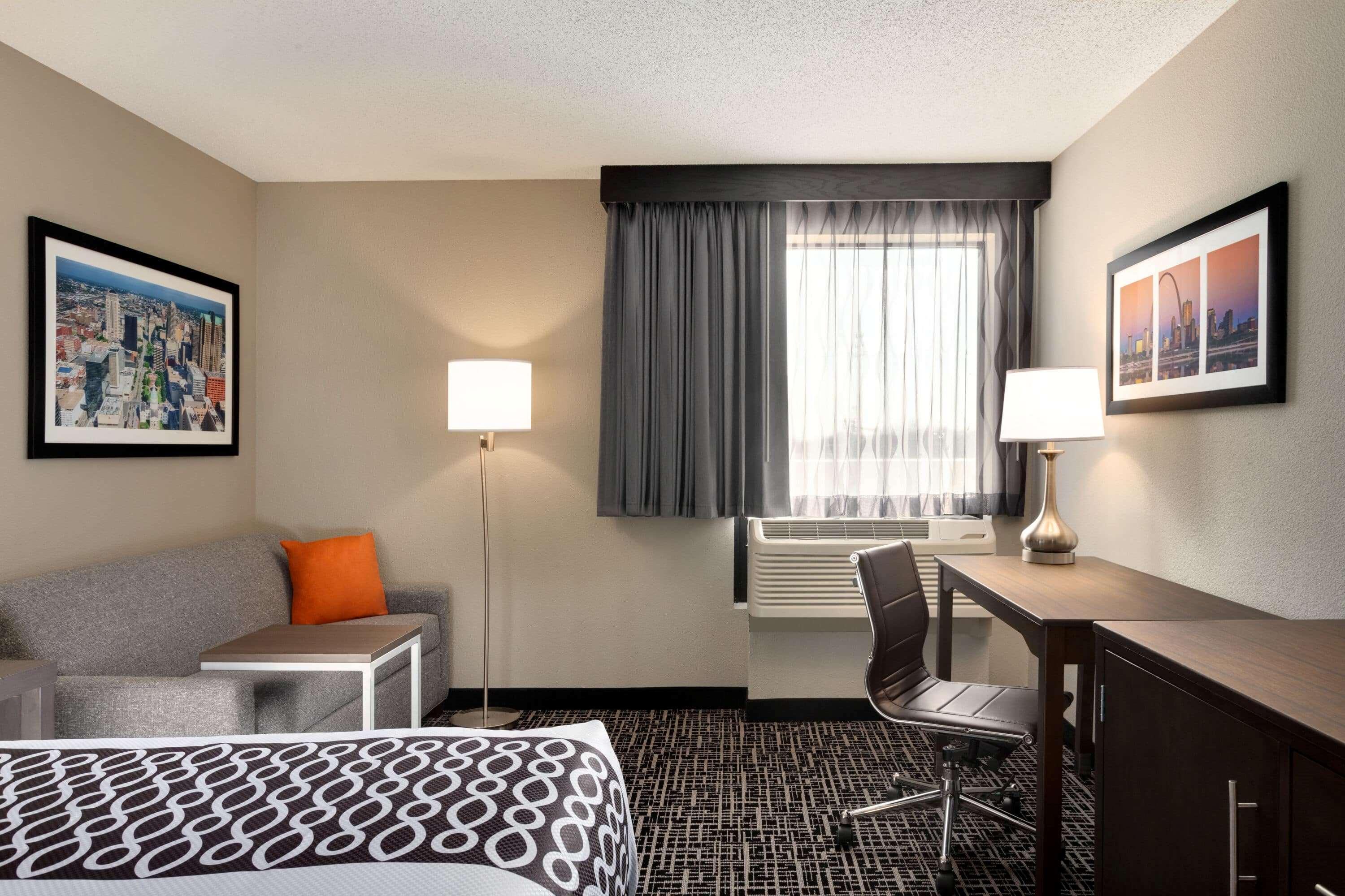 La Quinta Inn & Suites By Wyndham St Louis Route 66 Windsor Springs Eksteriør billede