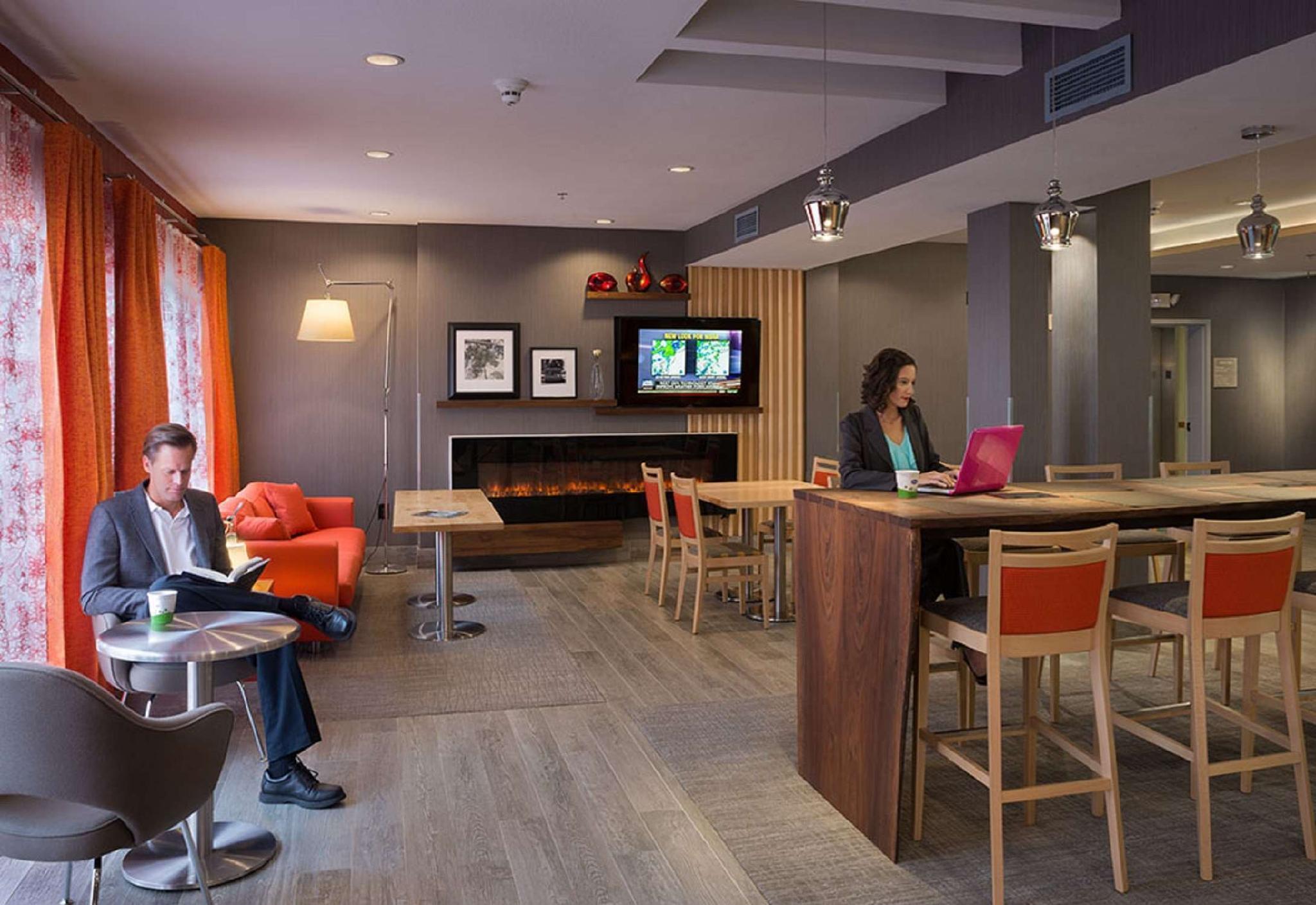 La Quinta Inn & Suites By Wyndham St Louis Route 66 Windsor Springs Eksteriør billede