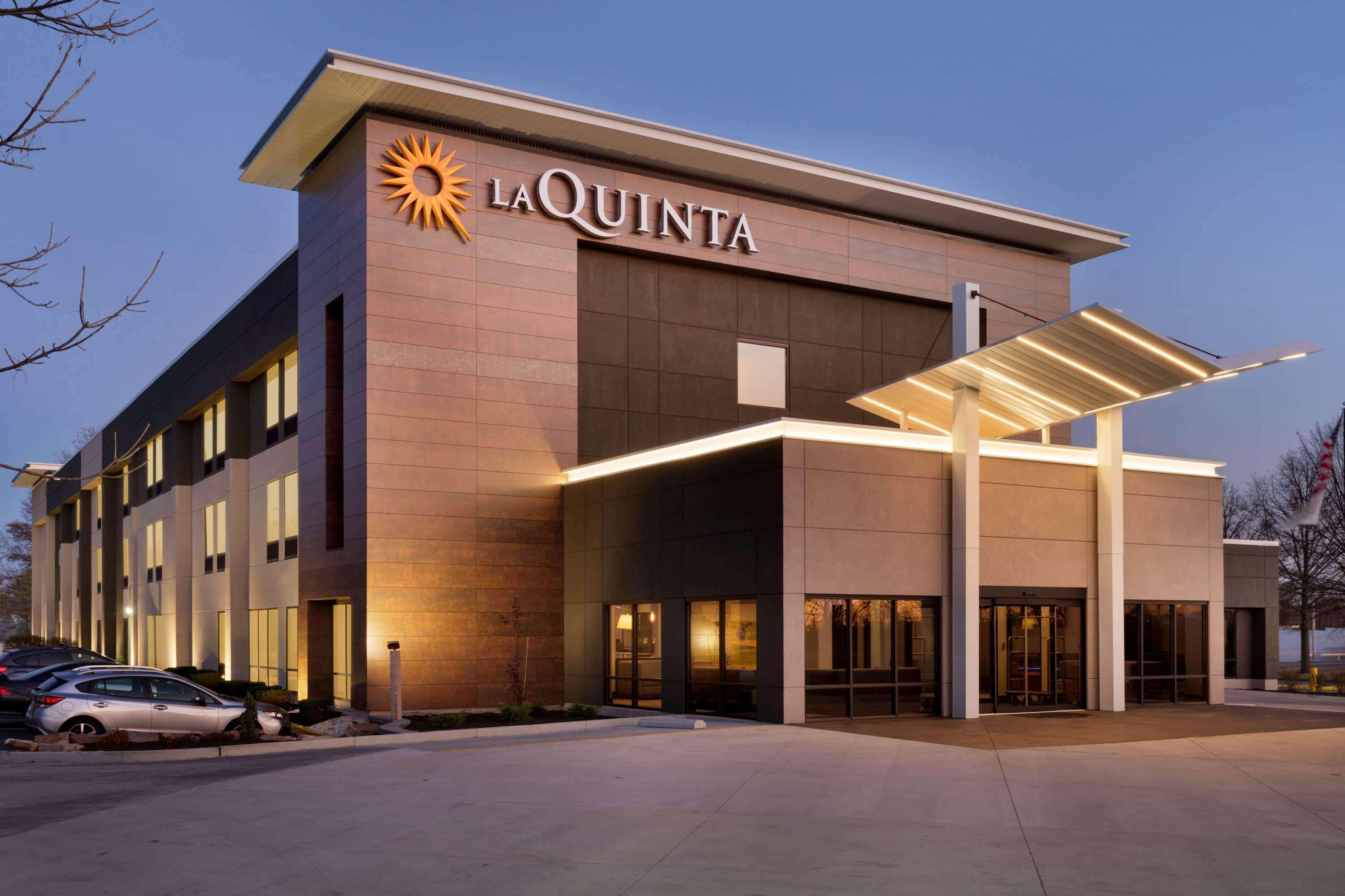La Quinta Inn & Suites By Wyndham St Louis Route 66 Windsor Springs Eksteriør billede